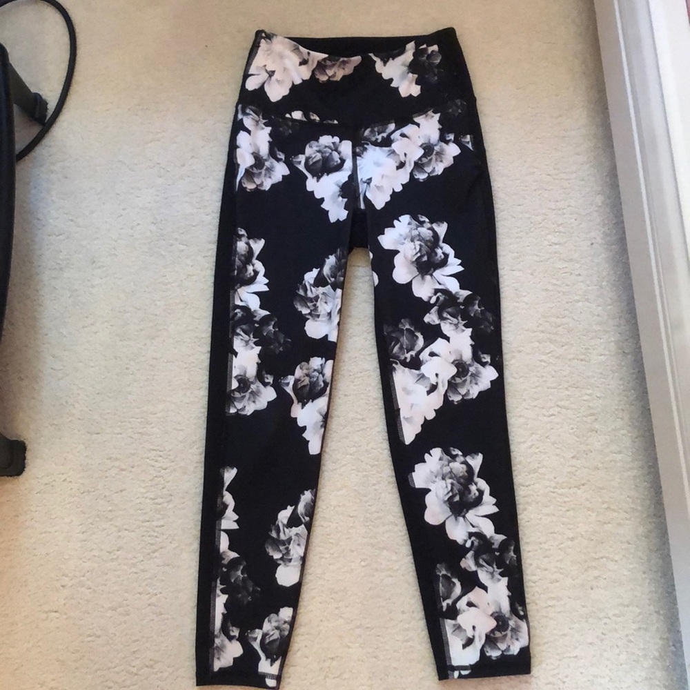 Black and white floral leggings